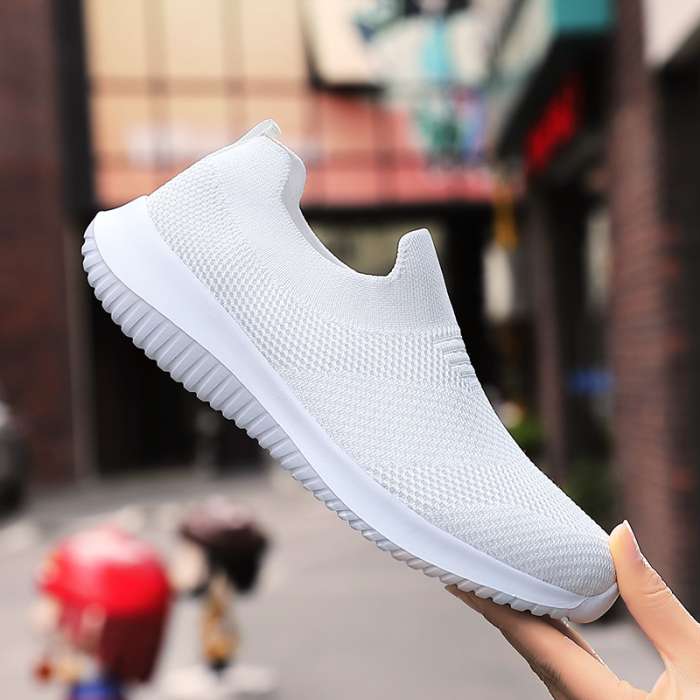 Simple Lightweight Comfortable Fit Sneakers