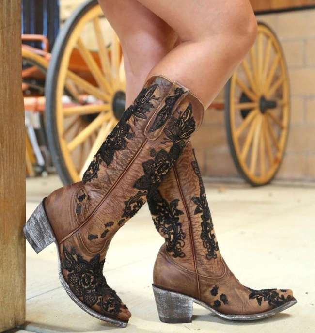 Pointed Toe Floral Slip-On Thread Western Boots