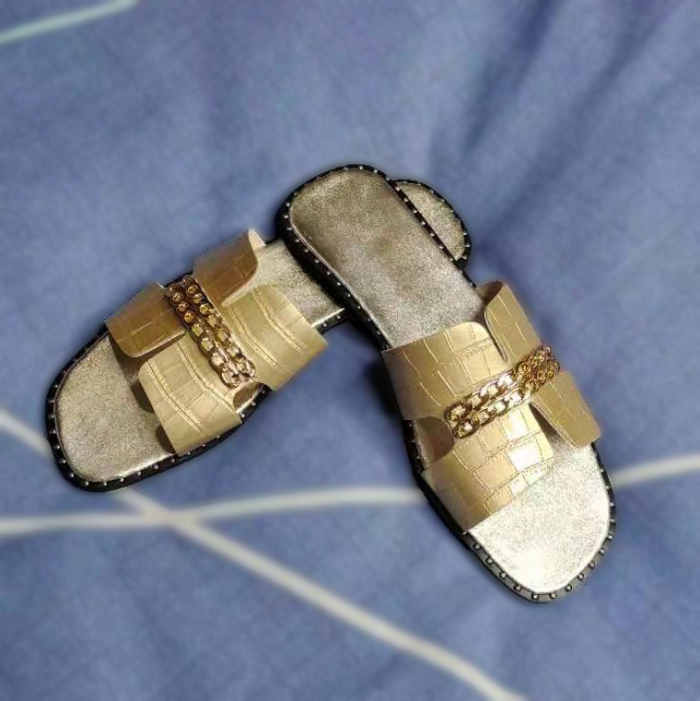 Women's Fashion Rivet Chain Slippers
