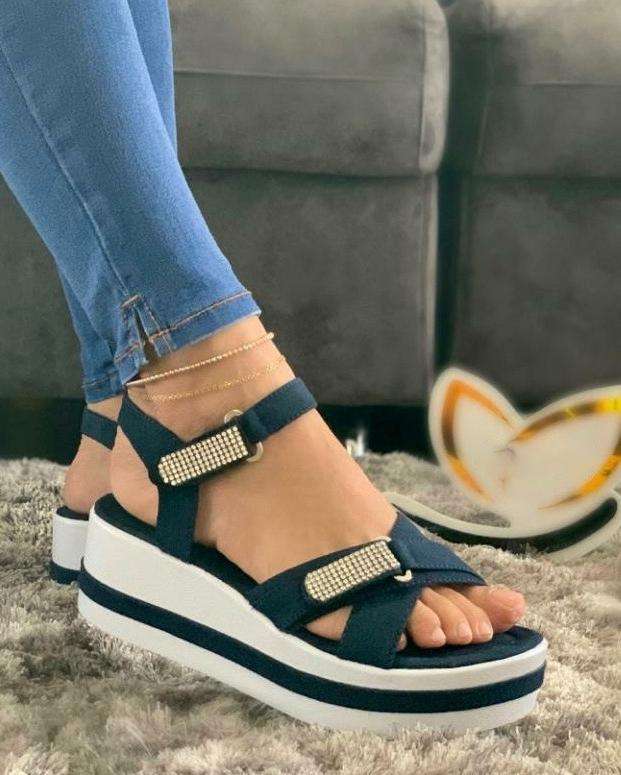 platform sandals trendy