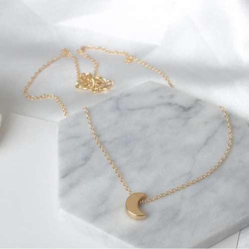 Jewelry-Simple Thick Moon Pendant Necklace