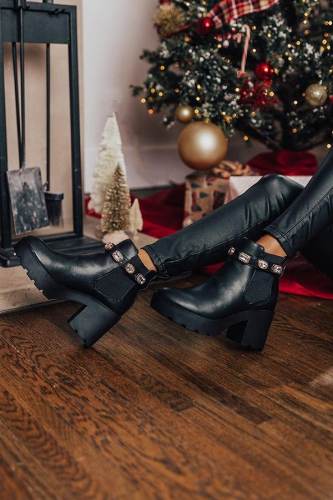 🎄Christmas gifts🎁❄️🎄The Ozzy Faux Leather Bootie In Black❄️🎄