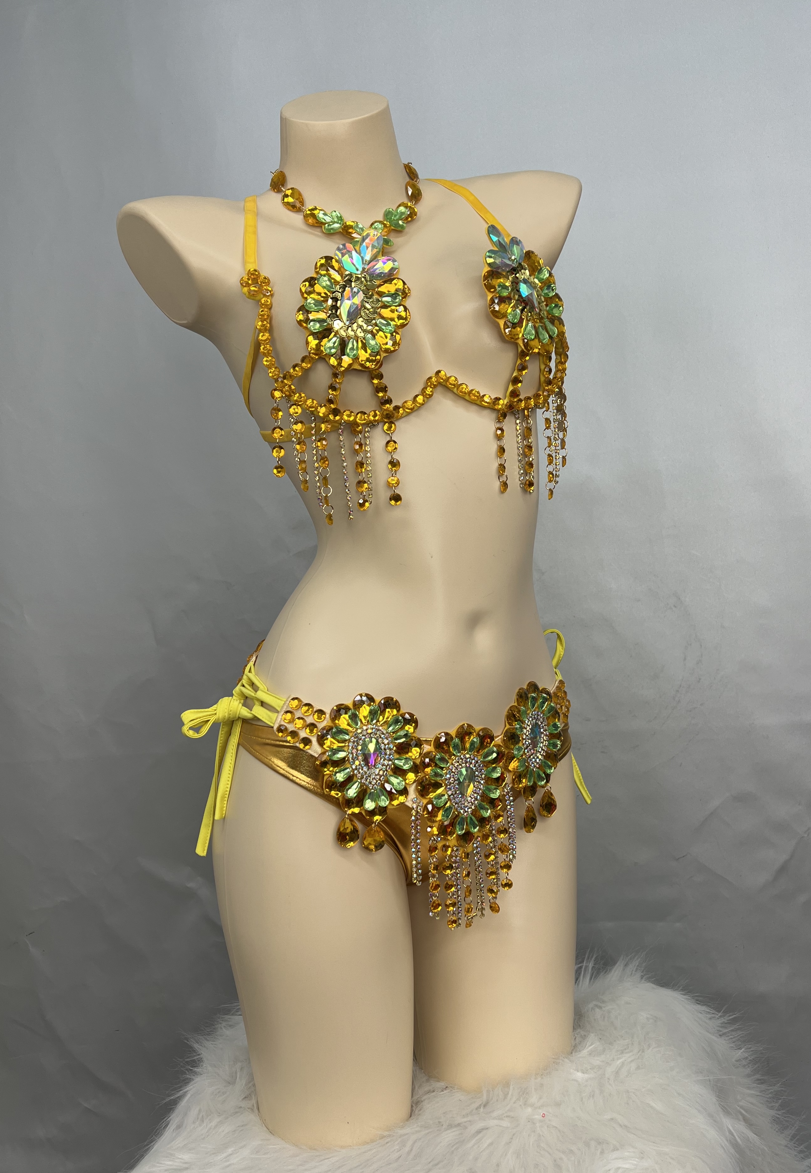 BQYQFXX Sexy Samba Carnival For Women Wire Bra & Belt Stones Samba Suit  (Color : Orange, Size : Bra32B Panty XS) : : Fashion