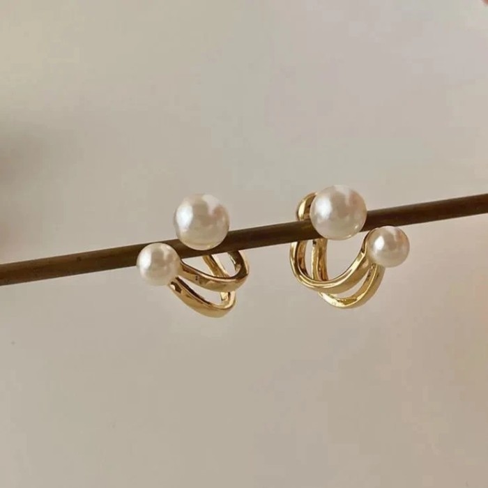 South Korea's New Pearl Earrings