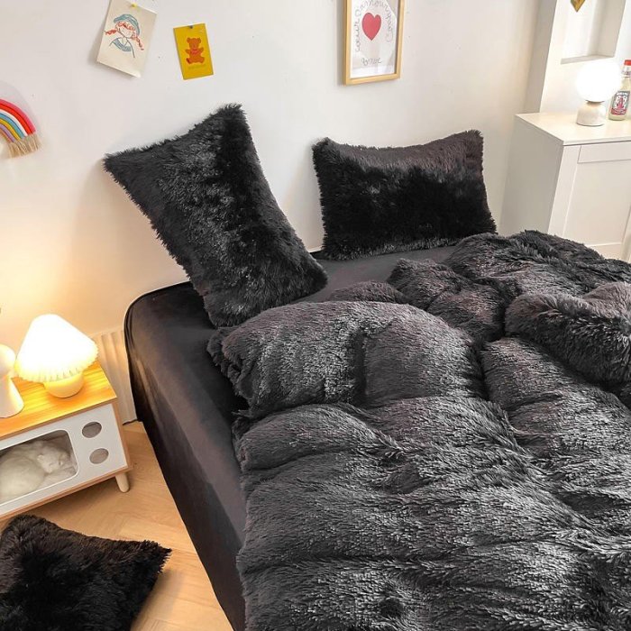 Fluffy Blanket With Pillow Cover 3 Pieces Set（Free shipping🔥）