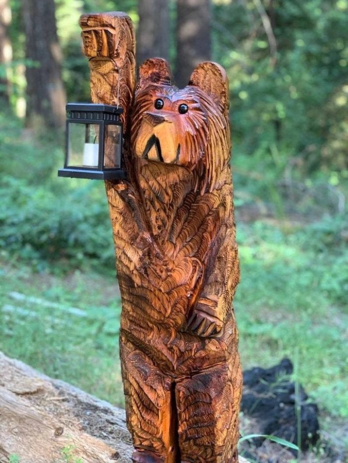 CARVED BEAR CHAINSAW CARVING