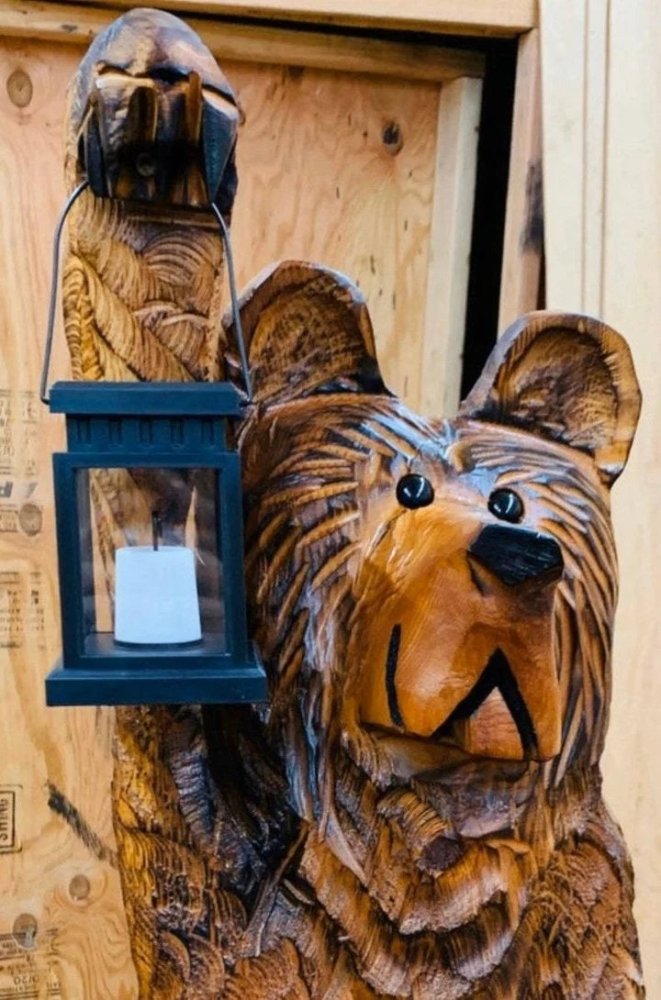 CARVED BEAR CHAINSAW CARVING