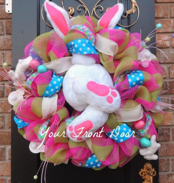 🐰 Easter bunny wreath for the front door. 💐