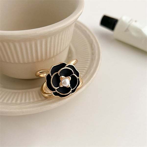 Women's Elegant Pearl Floral Scarf Ring Clip🔥