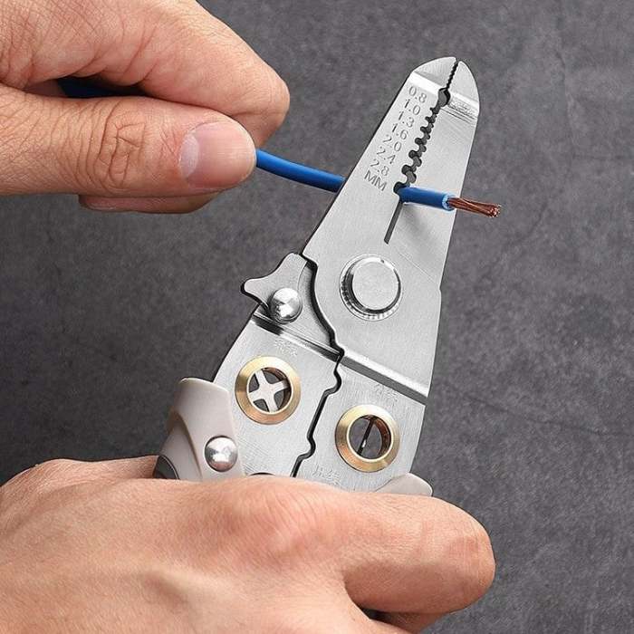 Special wire stripper for electrician