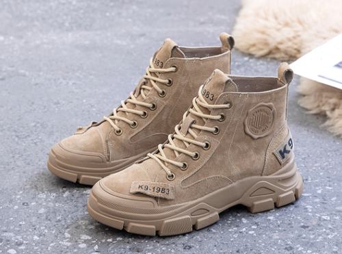European station 2020 winter leather plus velvet high-top cotton shoes women's thick-soled casual sports desert tooling Martin boots tideEuropean station 2020 winter leather plus velvet high-top cotton shoes women's thick-soled casual sports desert tooling Martin boots tide
