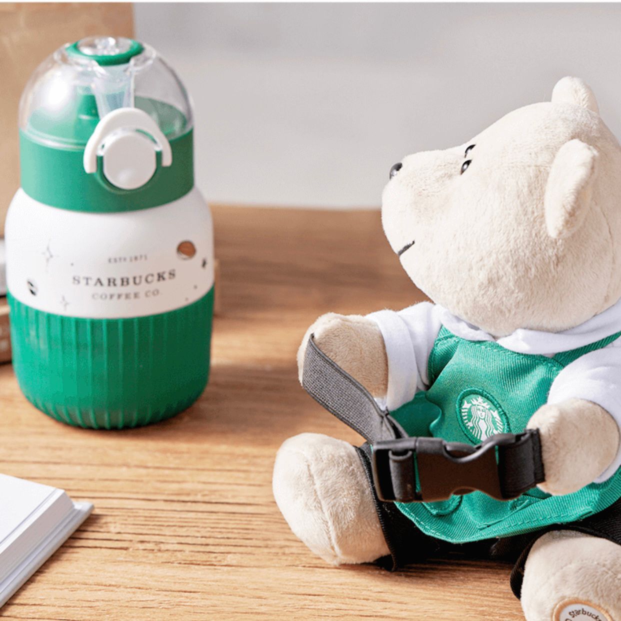 New Limited Edition Starbucks 600ml Green Apron Straw Cup Bear