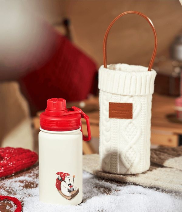 Starbucks 2022 China Christmas Polar Bear Giving Gifts 14oz Cup Tumbler with Sleeve