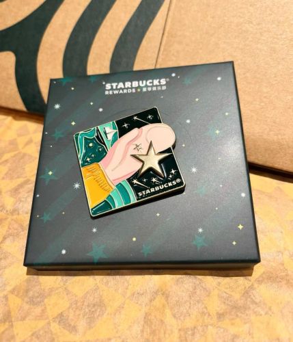 Starbucks 2022 China Gold Star In hand Pin with Gift box