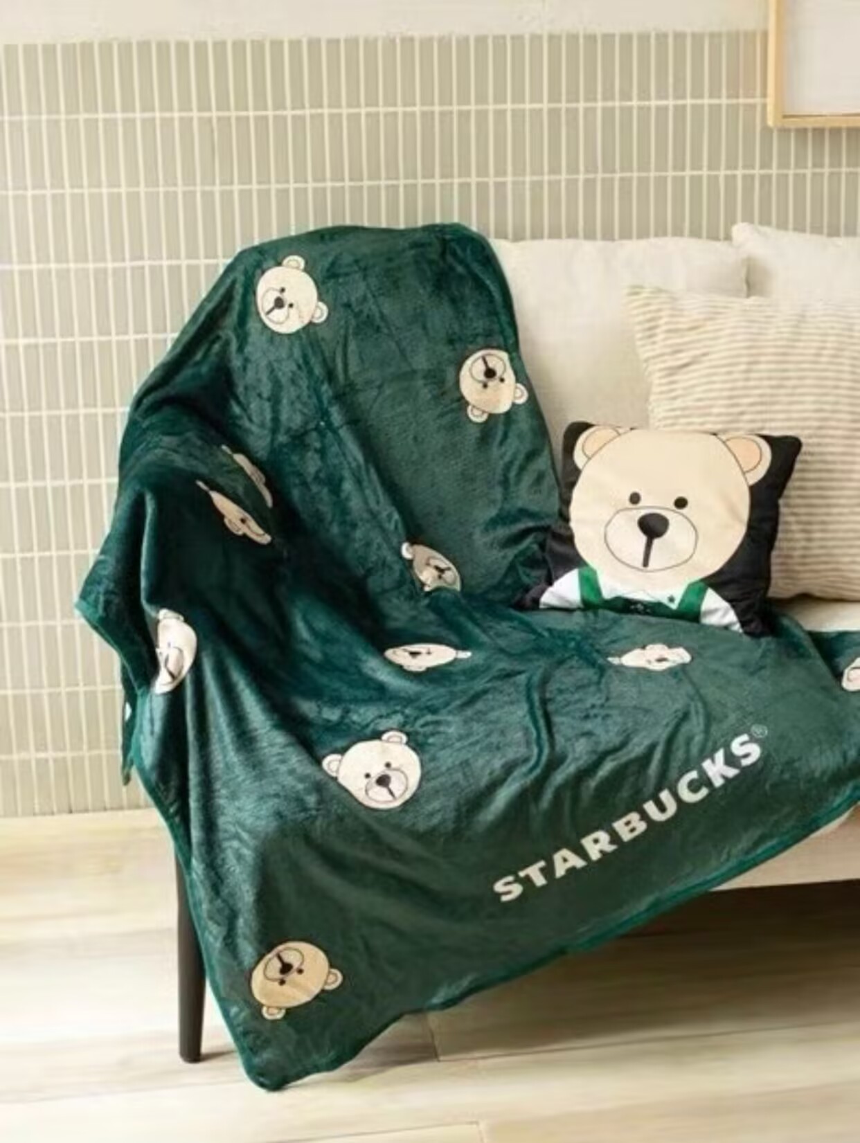 US$ 44.99 - Starbucks 2023 Taiwan Bear Green Or White Blanket