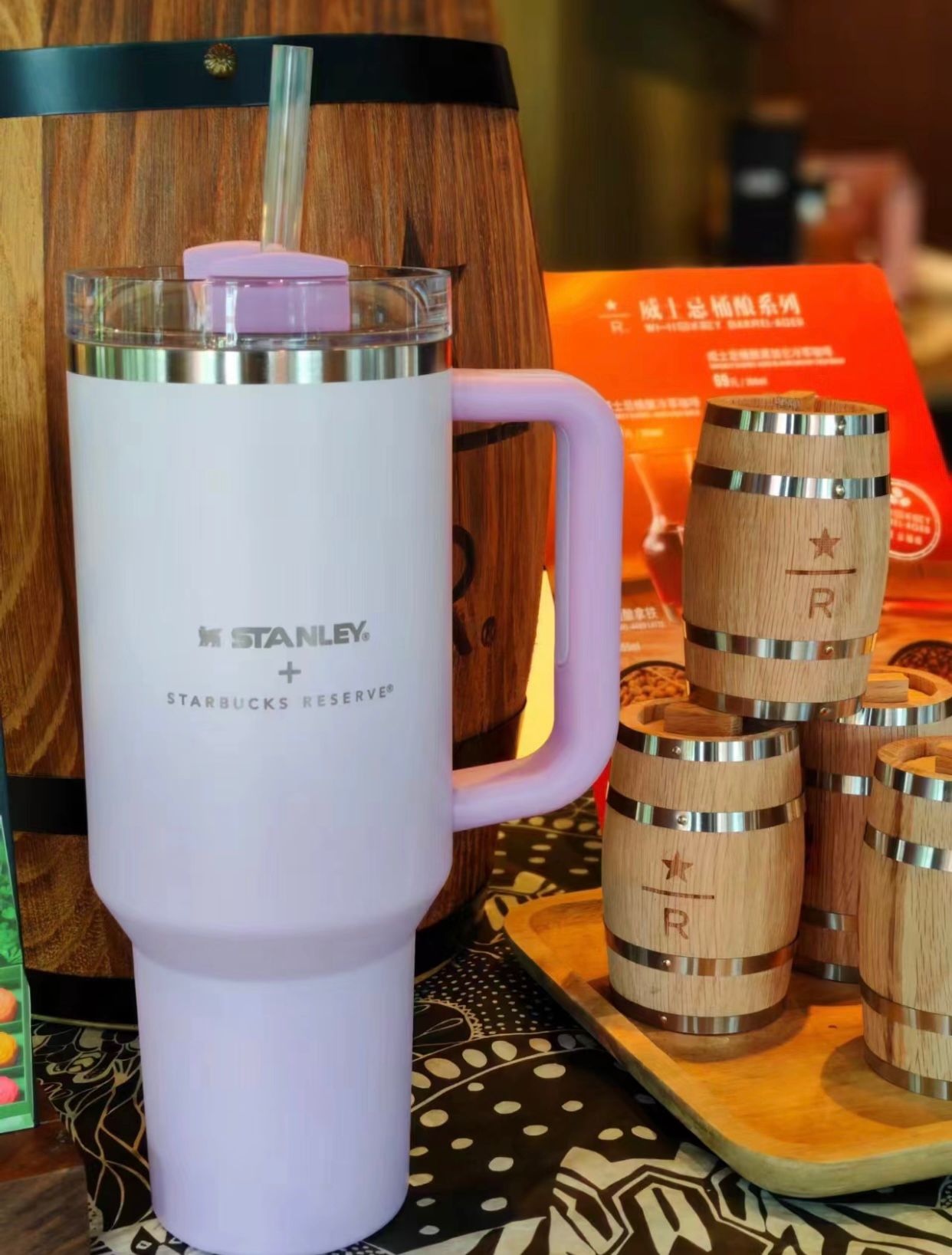 STANLEY＋STARBUCKS\r
スタンレー+スターバックス STANLEY X STARBUCKS Sunset Gradient 40 oz NEW Quencher