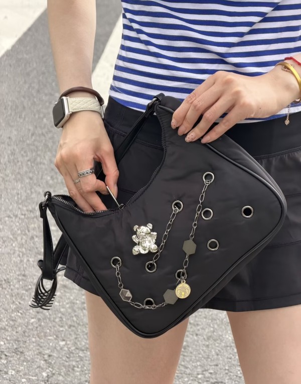 Starbucks 2026 China Mood Weather Bureau Black hand bag 