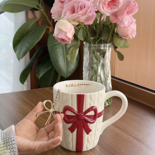 Starbucks 2026 China Christmas Mug with tea strainer 