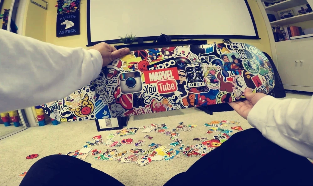 STICKER BOMB a Skateboard