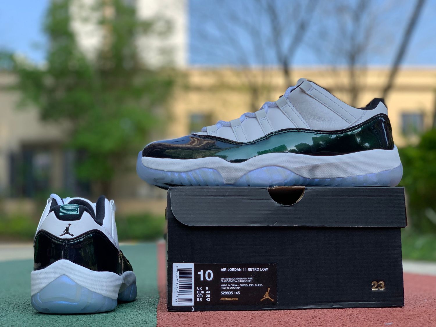 low top emerald 11s