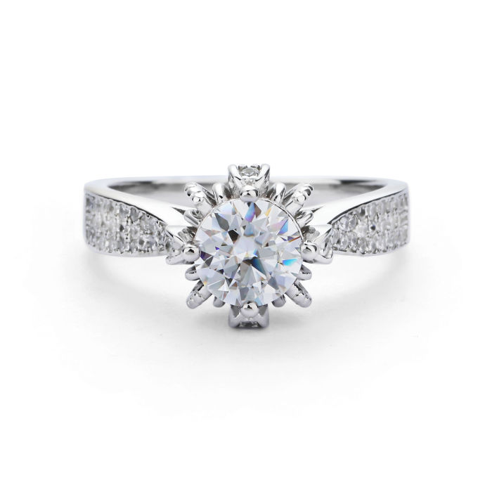 Moissanite in sunlight hot sale