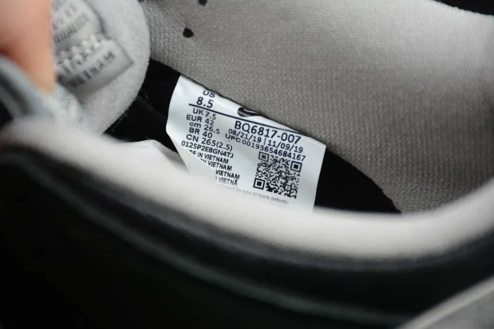 SB Dunk Low J-Pack “Shadow” BQ6817-007