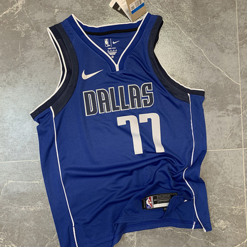 Dallas Mavericks logo version No. 77 Doncic