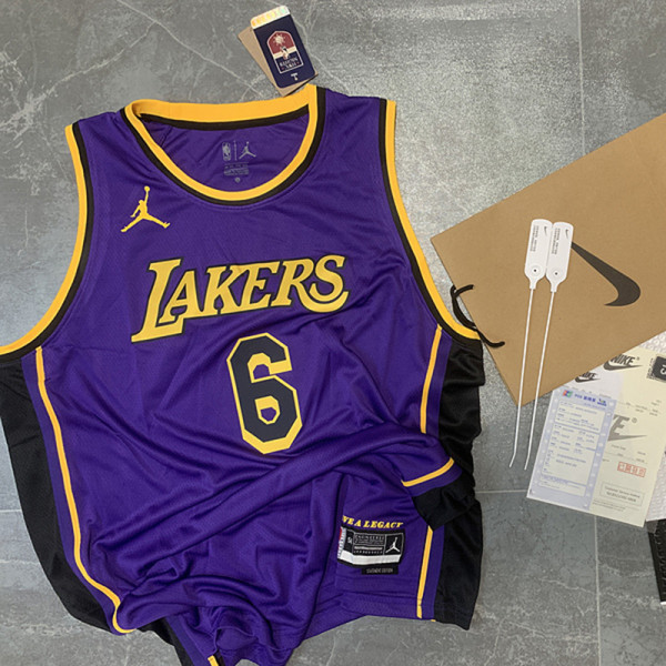 Los Angeles Lakers Announcement version No. 6 James