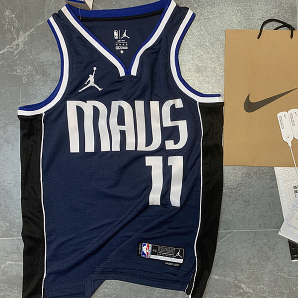 Dallas Mavericks Announcement version No. 11 Irving