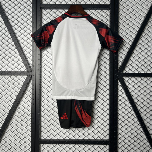 Flamengo  25/26 Away kids kit  size: 16-28