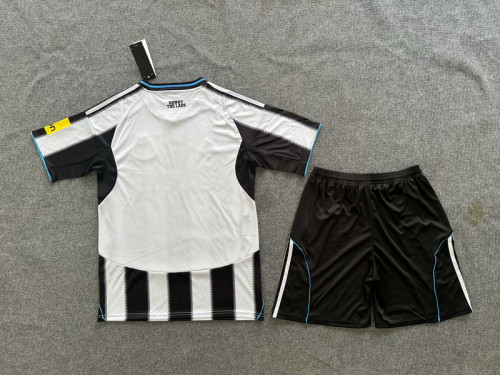 Newcastle United 2025/26 home kids size 16-28