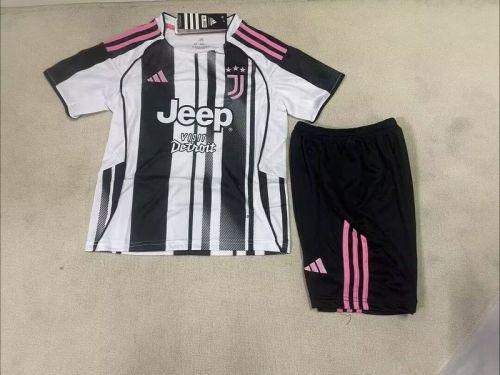 Juventus 25/26 home kids kit  size: 16-28