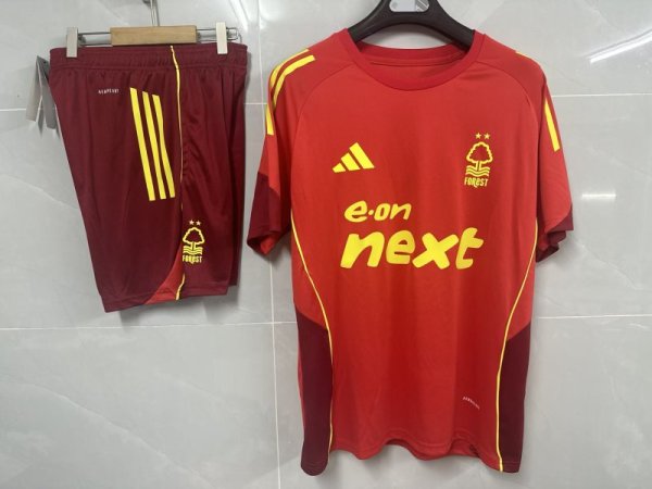 Nottingham Forest  2025/26 Red training suit