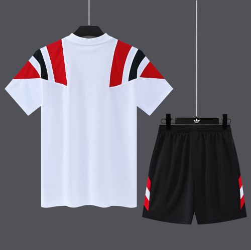 Manchester United  2026/27 White Retro Model Training Suit Size S-2XL