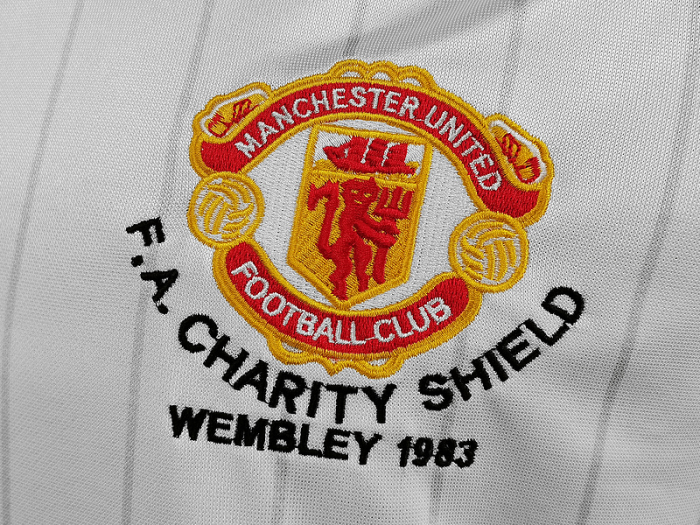 Man United Retro Jersey 1983 Away Football Jersey Soccer Shirt