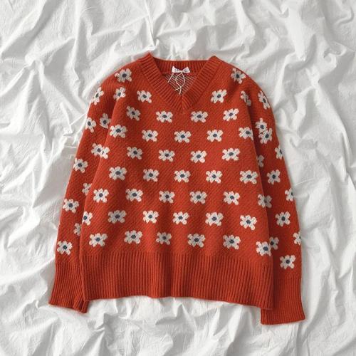 V-neck daisy knitted sweater