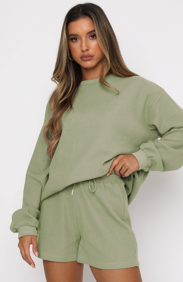 Women's casual long-sleeved top and loose shorts suit