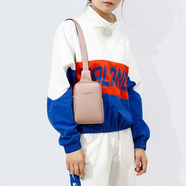 Geestock Women's Chest Pack Bag for Fashion Luxury Leather Hip Hop Banana Belt Bag Small Crossbody Waist Bags Shoulder Bag