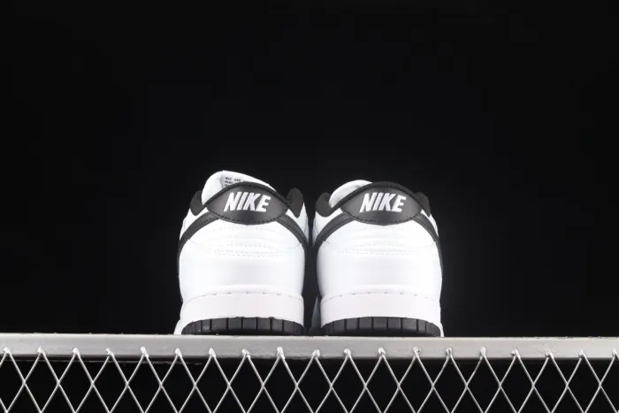 NIKE SB DUNK Low white and black color dunk series low-side leisure sports skateboard shoes DD1503-113