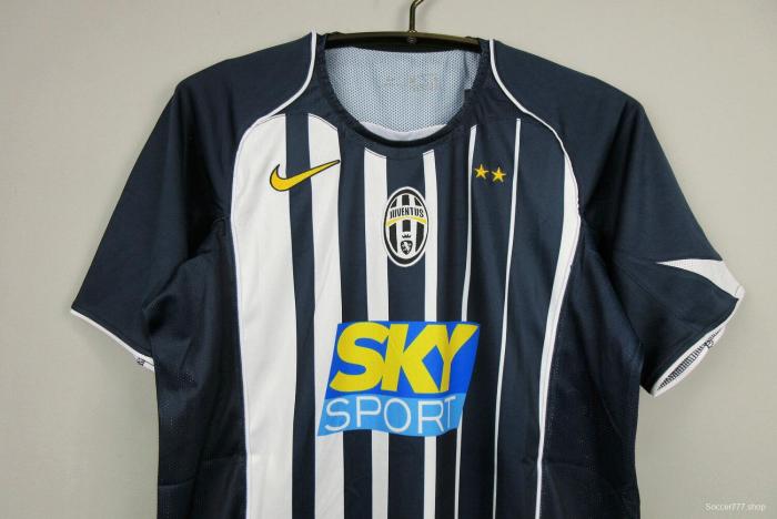 Retro 04/05 Juventus Third Blue/White Jersey