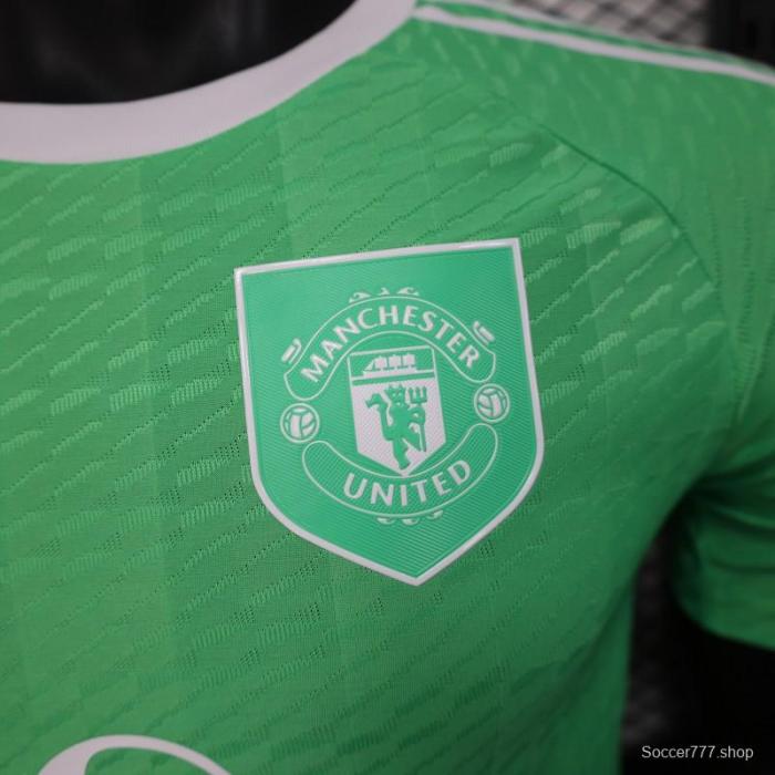 Player Version 25/26 Manchester United Green Goalkeeper Jersey