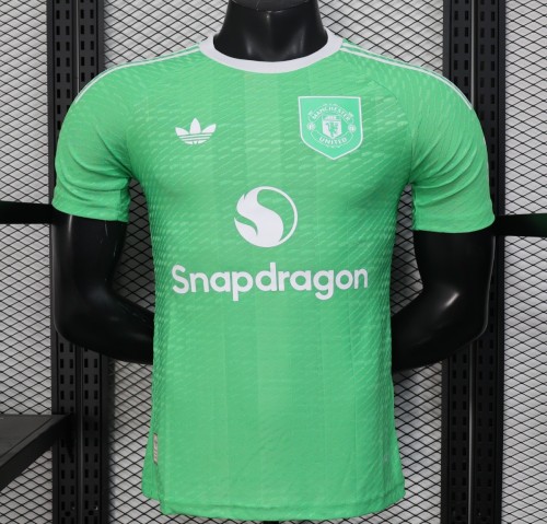 Player Version 25/26 Manchester United Green Goalkeeper Jersey