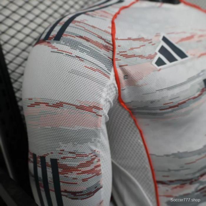 Player Version 25/26 Bayern Munich Away Long Sleeve Jersey