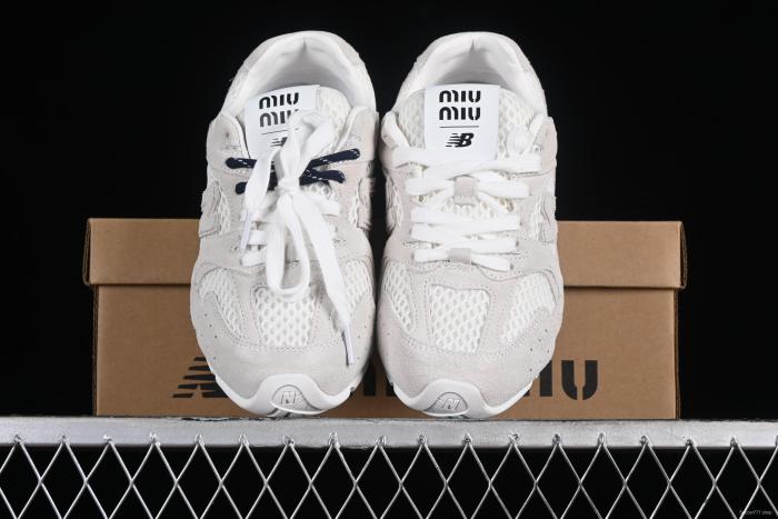 MiuMiu x New Balance 530 Low-Top Retro Casual Running Sneakers in White - 530