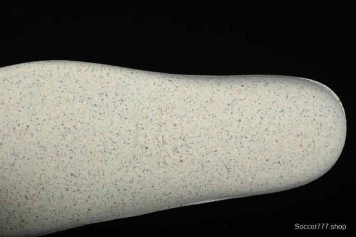 Asics Gel-Kayano 31 Running Shoes with Enhanced Cushioning and Breathable Design - 1011B950-400