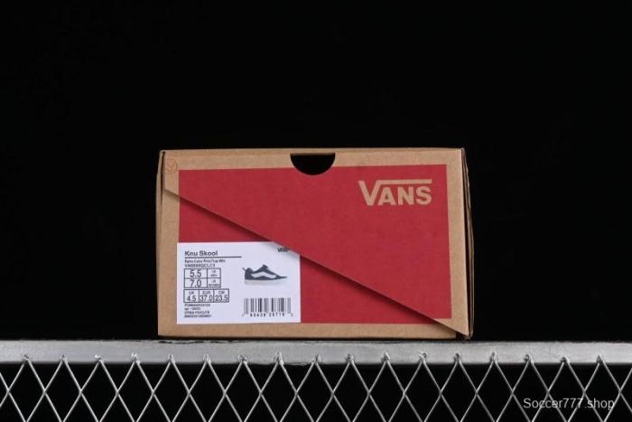 Vans Classics Knu Skool Retro Sneakers with Enlarged Toe and Thickened Trim - VN0009QCLC3 1