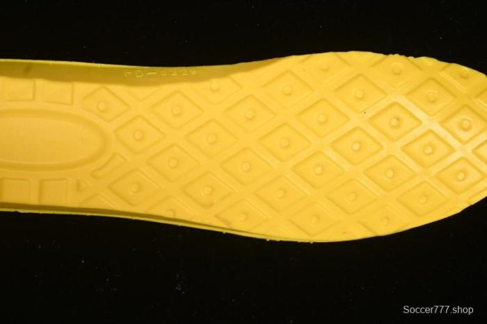 Timberland Low-Top Casual Shoes for Men - Italian Oil-Grained Leather with Anti-Slip Rubber Sole - TB73535SAND