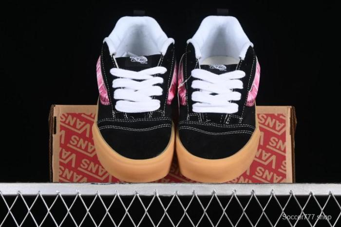 Vans Classics Knu Skool Vulcanized Skate Shoes in Black & Pink - VN0014QC0BV 1