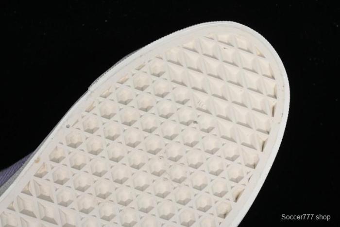 Vans Old Skool Reissue 136 Classic Low-Top Skate Shoes with Detachable Cushioned Insole and Crescent Toe Design - VN000MT6E3N 1