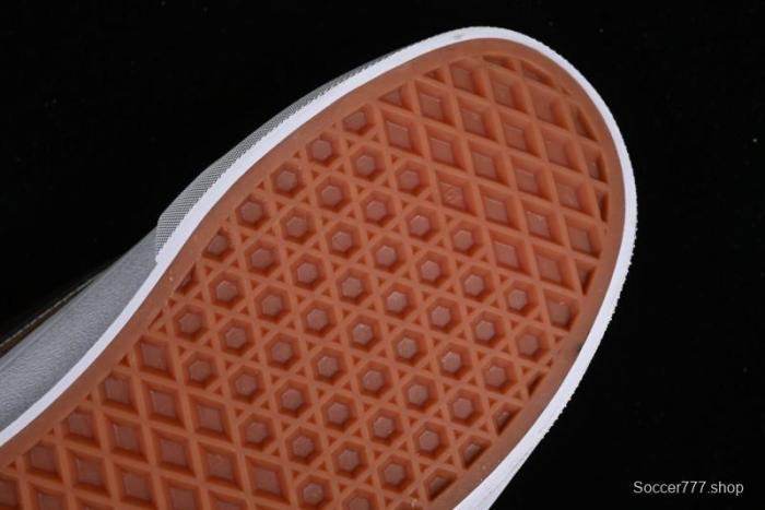 Vans Classics Knu Skool Retro Sneakers with Enlarged Toe and Thickened Trim - VN0009QCLC5 1